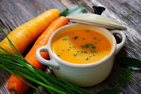 Pire iz krompirjeve in korenčkove juhe v meniju nežne diete za gastritis